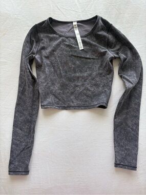 Women’s lululemon Black Long Sleeve Crop Top